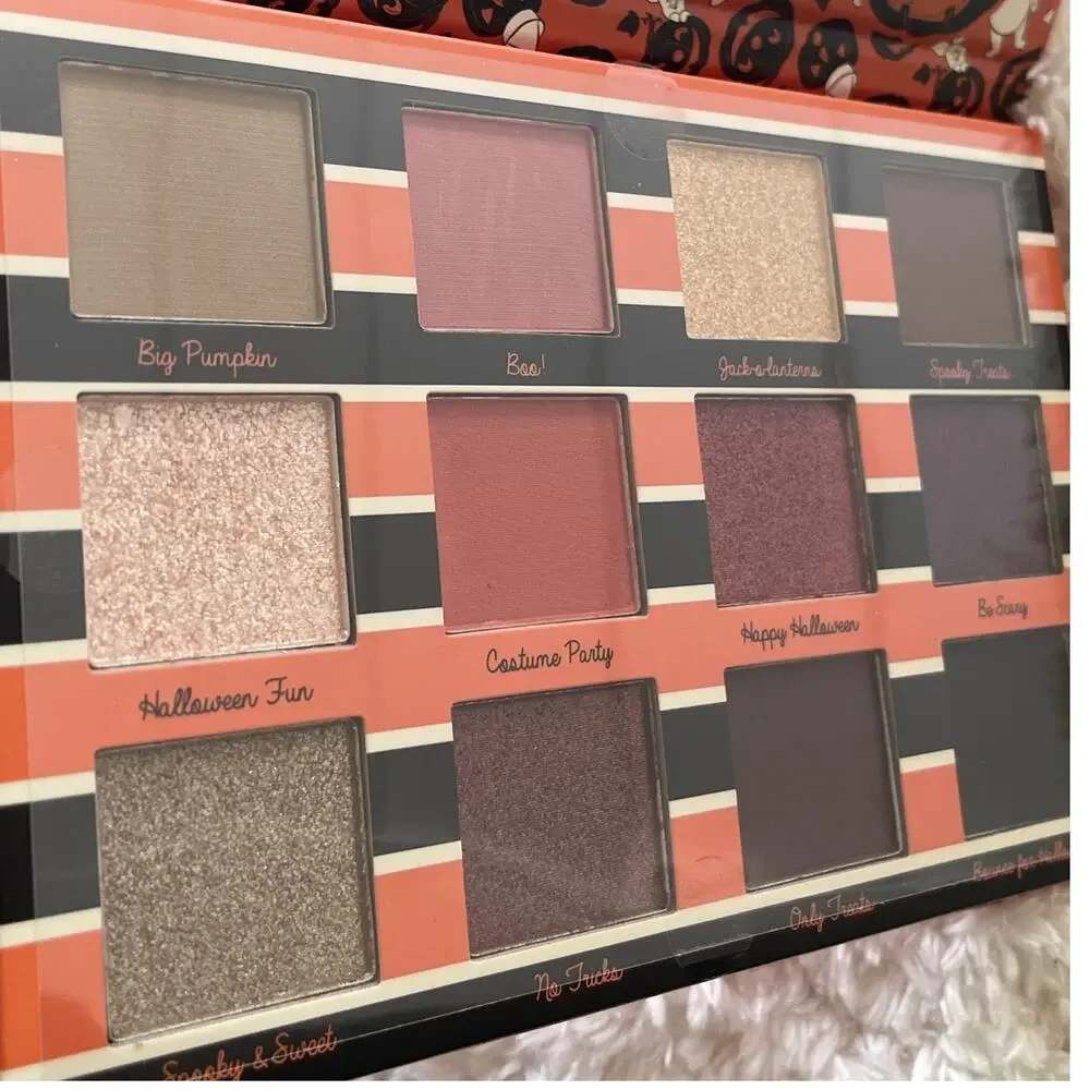 Disney Winnie The Pooh Trick or Treat Eyeshadow Palette NEW in BOX 12 shades